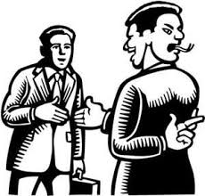 Persona dando la mano mientras cruza los dedos detrás de la espalda, simbolizando engaño o incumplimiento de un acuerdo.